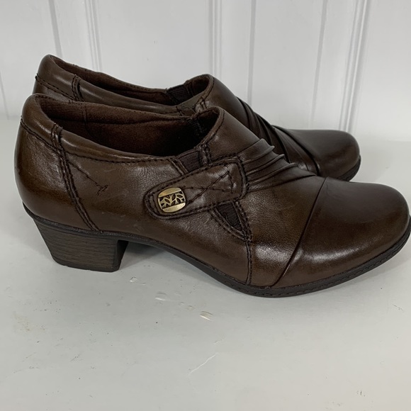 Earth Origins Madison brown leather upper heeled bootie 7.5”. 2” heel - Picture 5 of 8